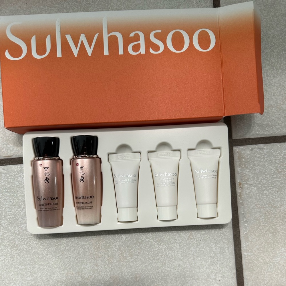 Brand new SULWHASOO travel kit : TIMETREASURE ULTIMATE kit -5 items